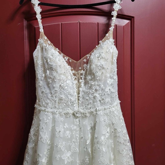 Dresses & Skirts - A line wedding dresss
